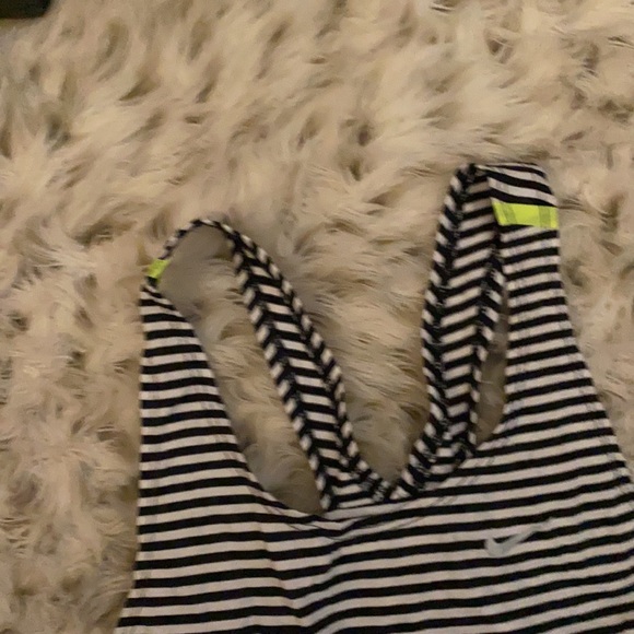 Nike women’s Razorback tank top size extra small! - Picture 4 of 6